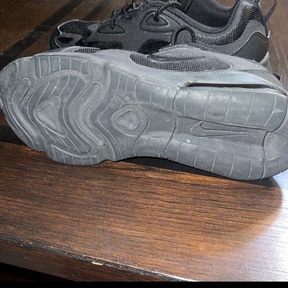 Nike Shoes 4Y - Picture 10 of 10